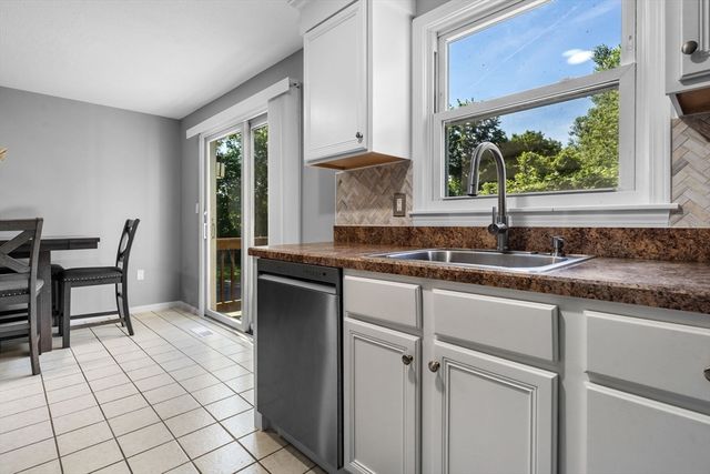 551 Hildreth St 27, Dracut, MA 01826