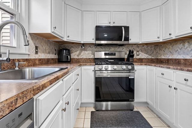 551 Hildreth St 27, Dracut, MA 01826
