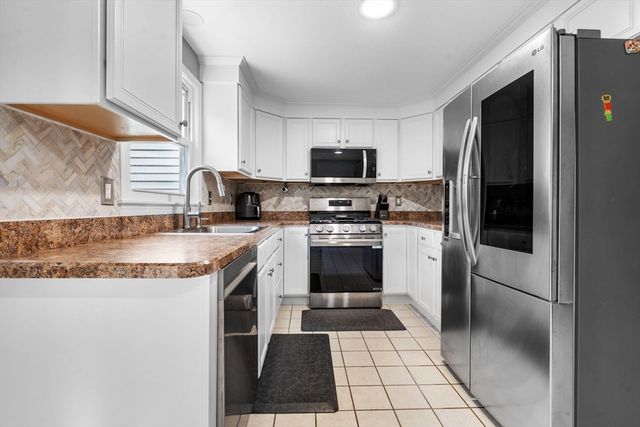 551 Hildreth St 27, Dracut, MA 01826