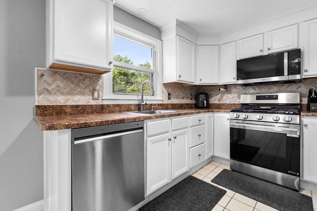 551 Hildreth St 27, Dracut, MA 01826