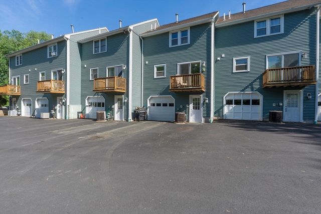 551 Hildreth St 27, Dracut, MA 01826