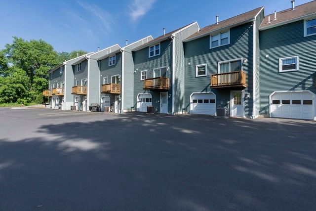 551 Hildreth St 27, Dracut, MA 01826