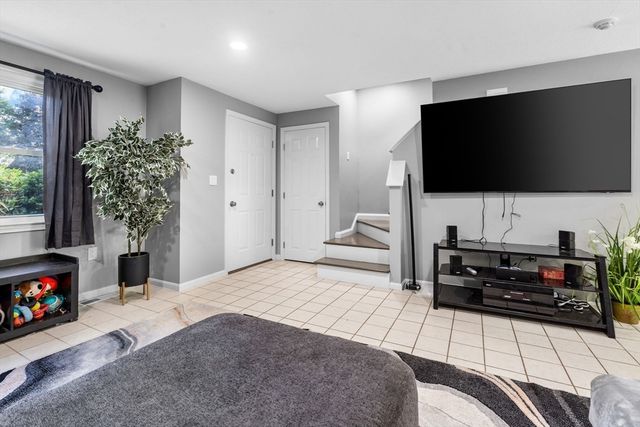 551 Hildreth St 27, Dracut, MA 01826