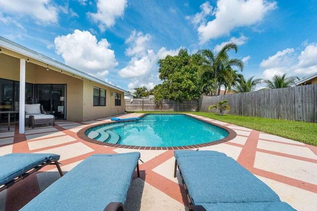 9102 Bedford Drive, Boca Raton, FL 33434
