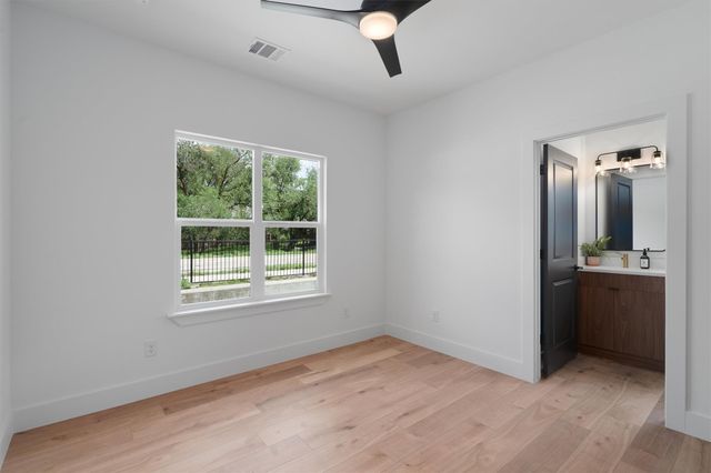 5304 Samuel Huston Ave B, Austin, TX 78721