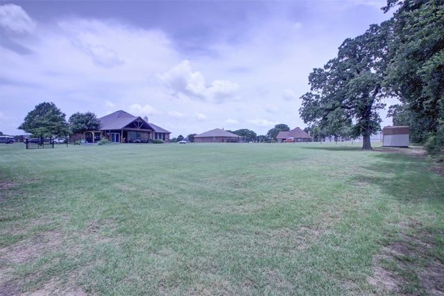 108 Champions Way, Azle, TX 76020
