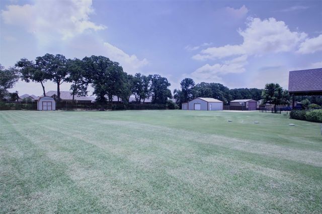 108 Champions Way, Azle, TX 76020