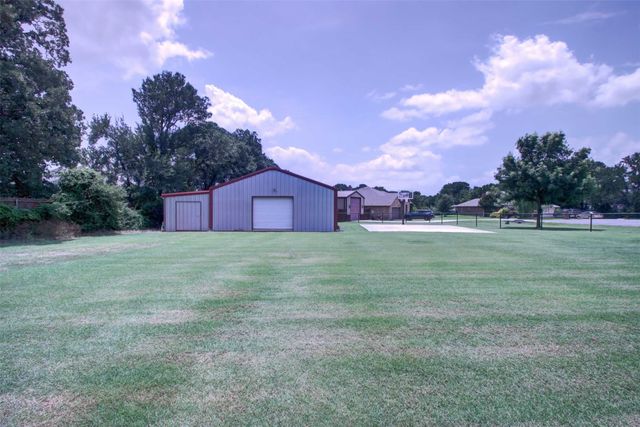 108 Champions Way, Azle, TX 76020