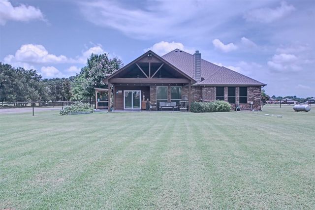 108 Champions Way, Azle, TX 76020