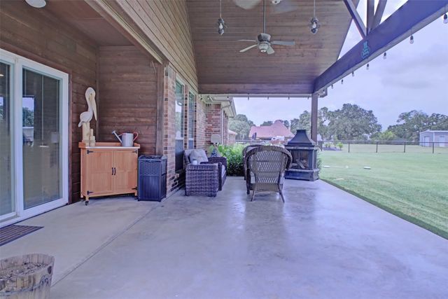 108 Champions Way, Azle, TX 76020