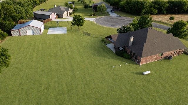 108 Champions Way, Azle, TX 76020