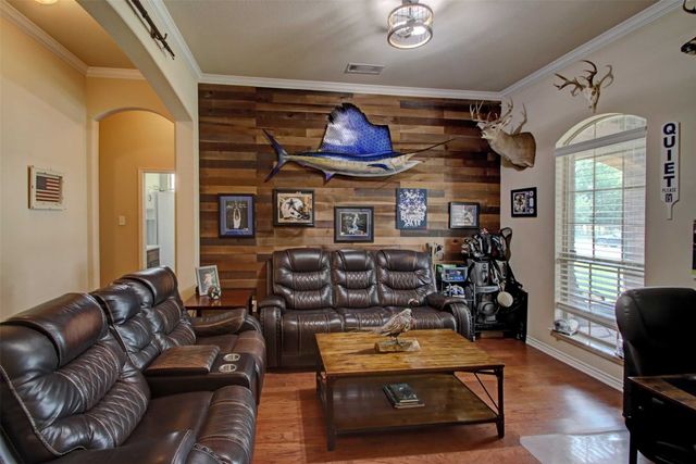 108 Champions Way, Azle, TX 76020