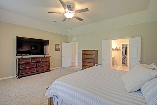 108 Champions Way, Azle, TX 76020
