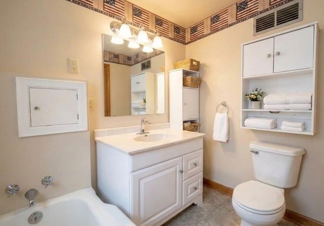 608 3rd Street, Parkersburg, IA 50665