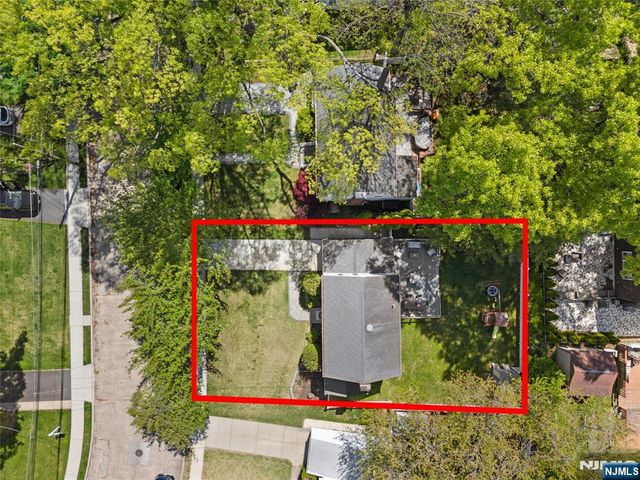 36 Burlington Road, Clifton, NJ 07012