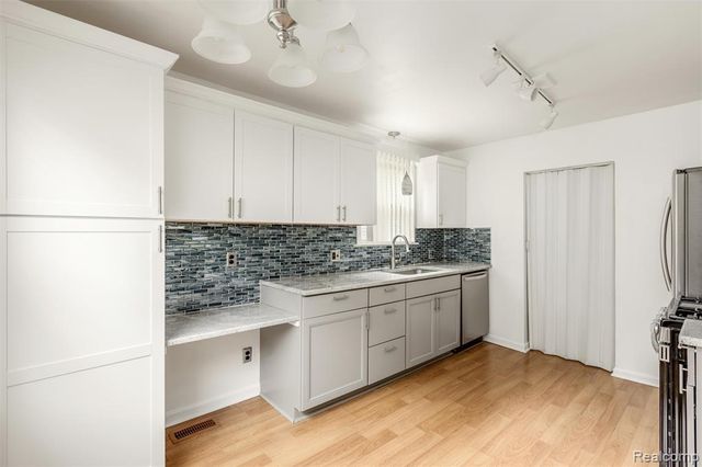 2200 Guthrie Avenue, Royal Oak, MI 48067