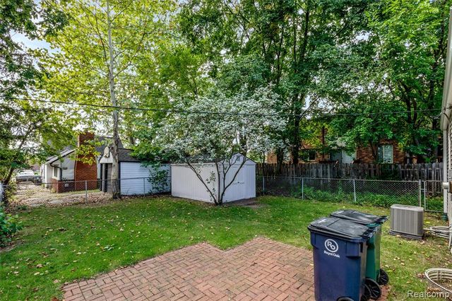 2200 Guthrie Avenue, Royal Oak, MI 48067