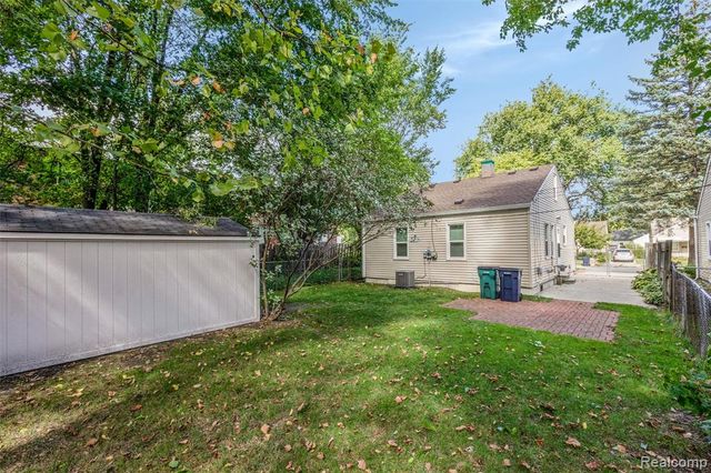 2200 Guthrie Avenue, Royal Oak, MI 48067