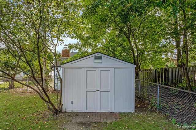 2200 Guthrie Avenue, Royal Oak, MI 48067