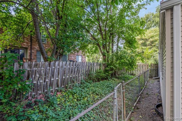 2200 Guthrie Avenue, Royal Oak, MI 48067