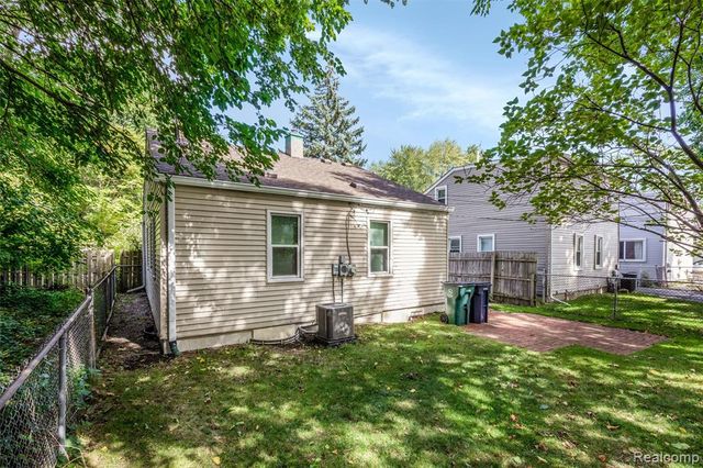 2200 Guthrie Avenue, Royal Oak, MI 48067