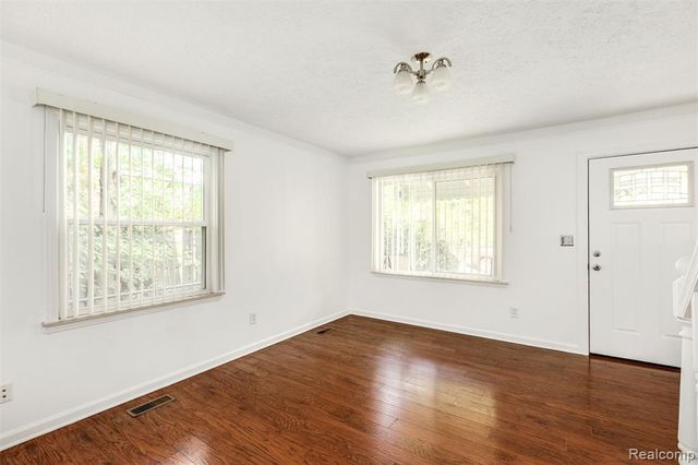 2200 Guthrie Avenue, Royal Oak, MI 48067