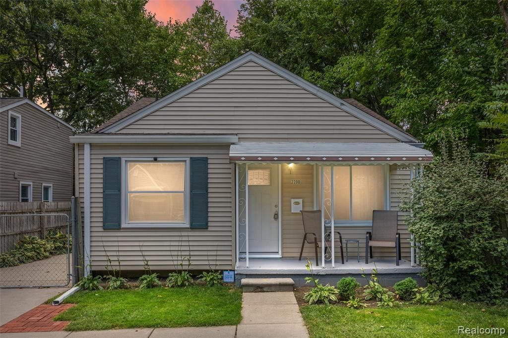 2200 Guthrie Avenue, Royal Oak, MI 48067