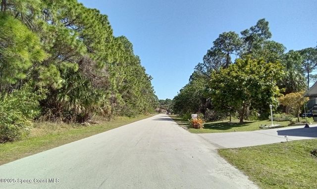 473 Galhouse Street SW, Palm Bay, FL 32908