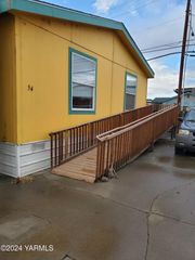 325 S 5th St Trlr 54, Sunnyside, WA 98944