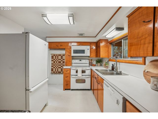 11745 Se WOOD Ave, Milwaukie, OR 97222