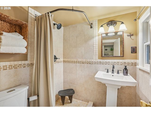 11745 Se WOOD Ave, Milwaukie, OR 97222