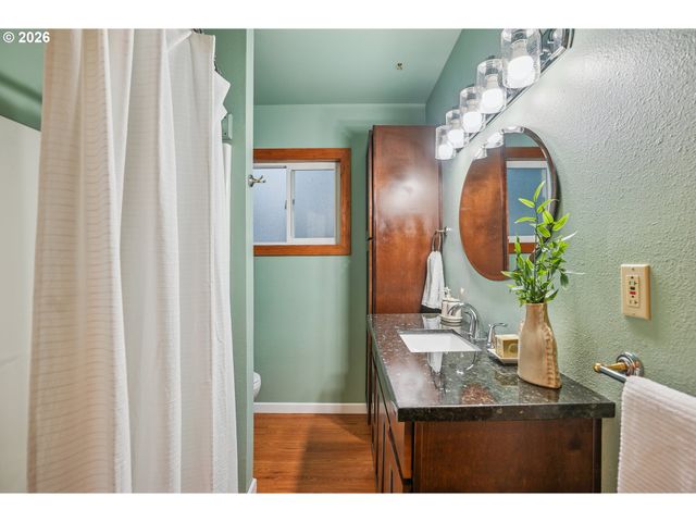 11745 Se WOOD Ave, Milwaukie, OR 97222