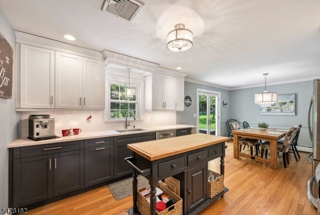 5 East St, Wanaque Boro, NJ 07465