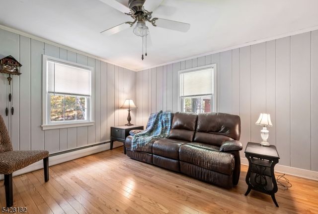 5 East St, Wanaque Boro, NJ 07465