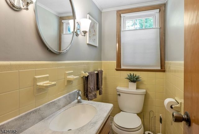 5 East St, Wanaque Boro, NJ 07465