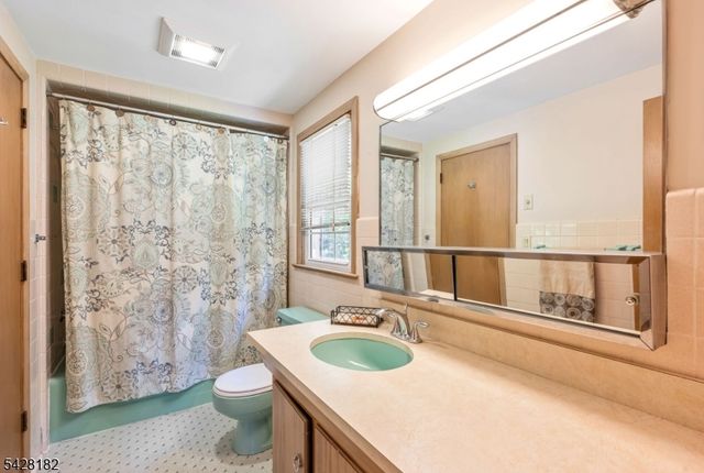 5 East St, Wanaque Boro, NJ 07465