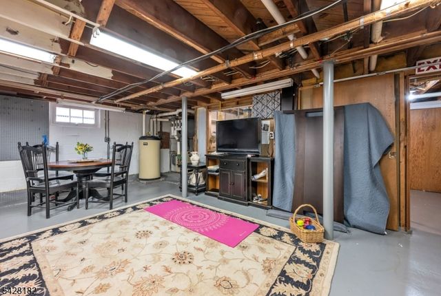5 East St, Wanaque Boro, NJ 07465