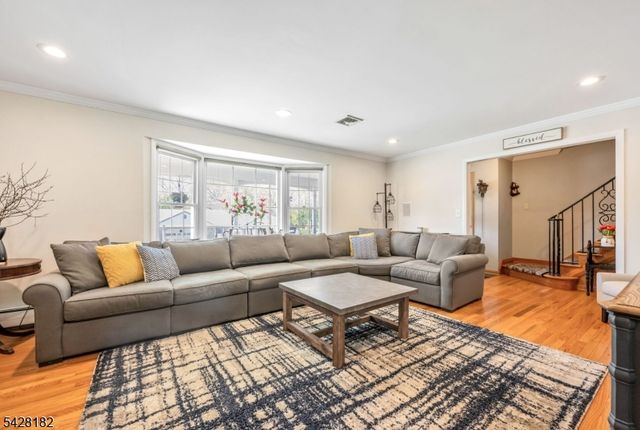 5 East St, Wanaque Boro, NJ 07465