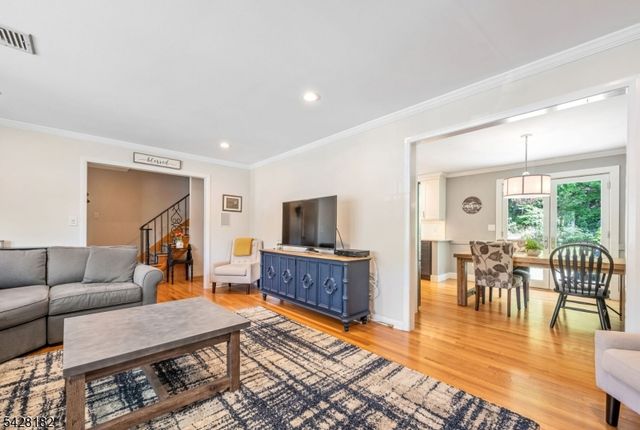 5 East St, Wanaque Boro, NJ 07465