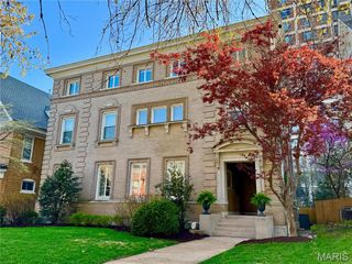 4386 Westminster Place, St Louis, MO 63108