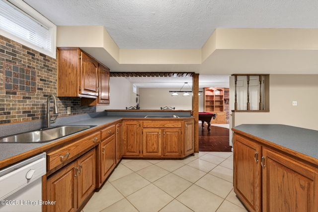 4407 Mosaic Ct, Louisville, KY 40299
