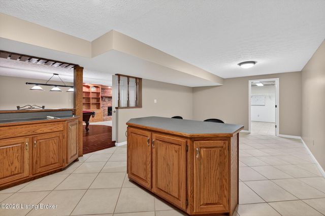 4407 Mosaic Ct, Louisville, KY 40299