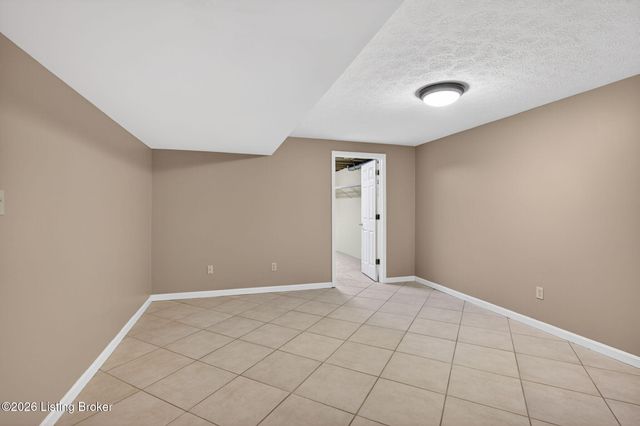 4407 Mosaic Ct, Louisville, KY 40299