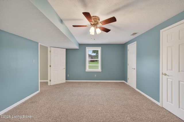4407 Mosaic Ct, Louisville, KY 40299
