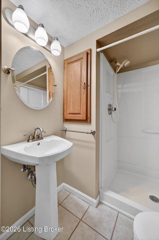 4407 Mosaic Ct, Louisville, KY 40299