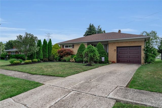 145 Cresthaven Drive, Amherst, NY 14225