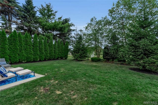 145 Cresthaven Drive, Amherst, NY 14225