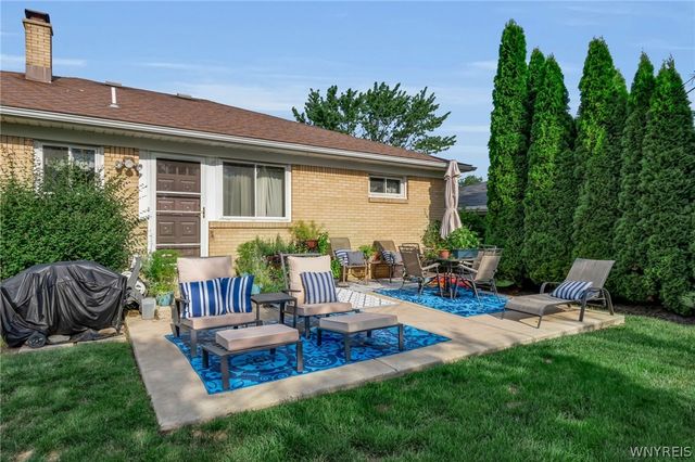 145 Cresthaven Drive, Amherst, NY 14225