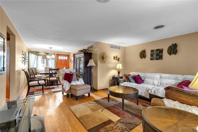 145 Cresthaven Drive, Amherst, NY 14225