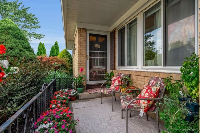 145 Cresthaven Drive, Amherst, NY 14225